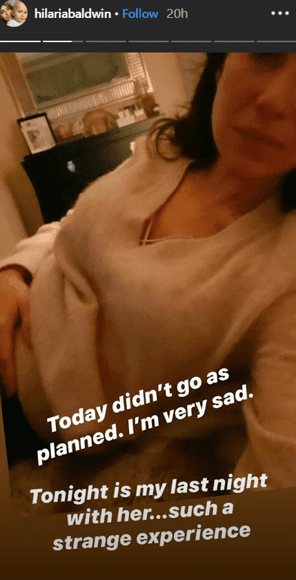 Hilaria Baldwin holds her stomach as she prepares for surgery after suffering a second miscarriage | Source: instagram.com/hilariabaldwin