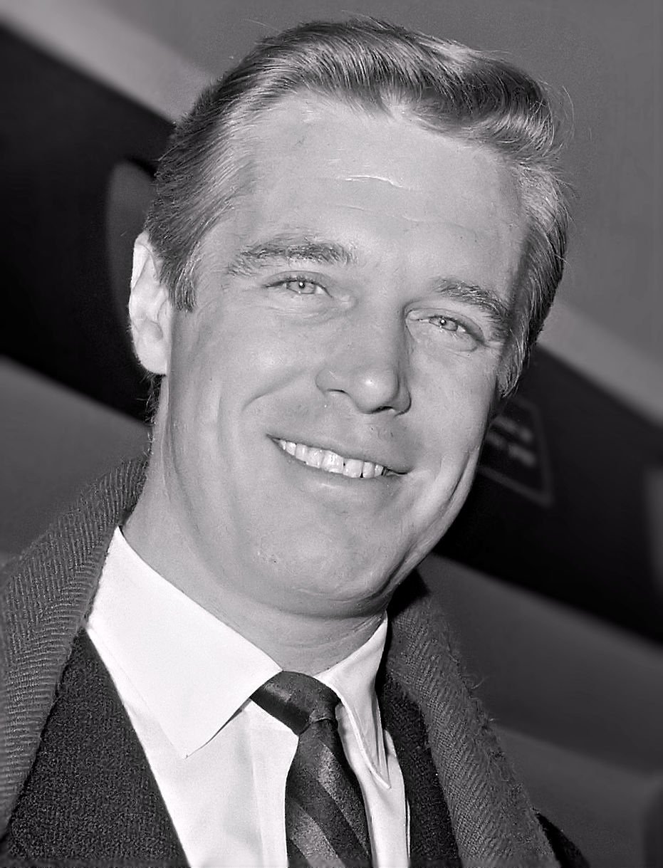 A photo of George Peppard from 1964. | Source: Getty Images