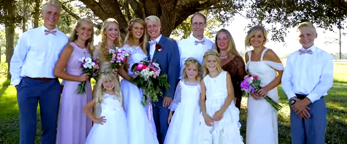 "Welcome to Plathville's" Kim and Barry Plath with their nine children during an episode of their show on TLC. | Photo: YouTube/TLC  