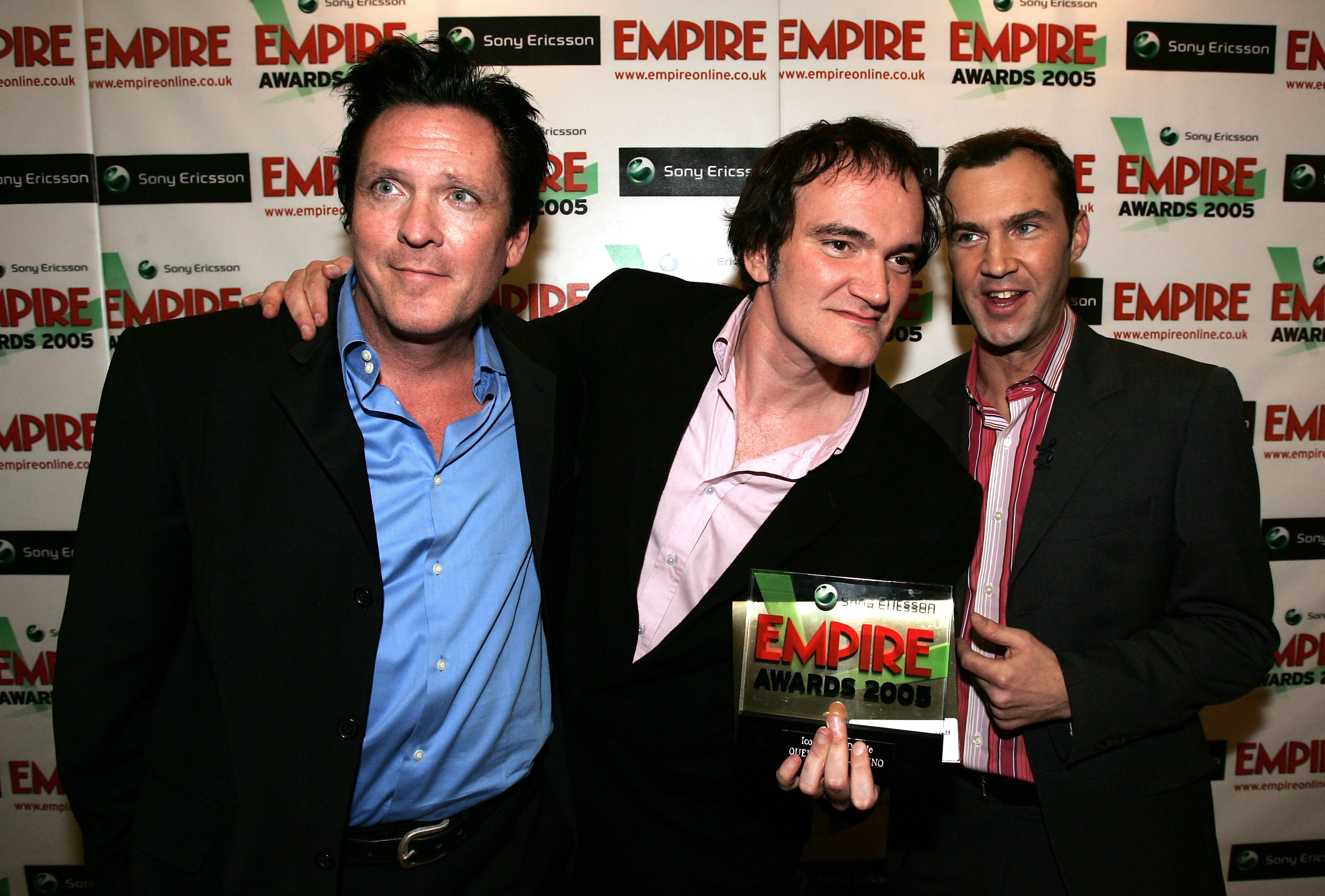 Michael Madsen, Quentin Tarantino, and presenter Johnny Vaughn pose in the pressroom at the Sony Ericsson Empire Film Awards in London on March 13, 2005 | Source: Getty Images
