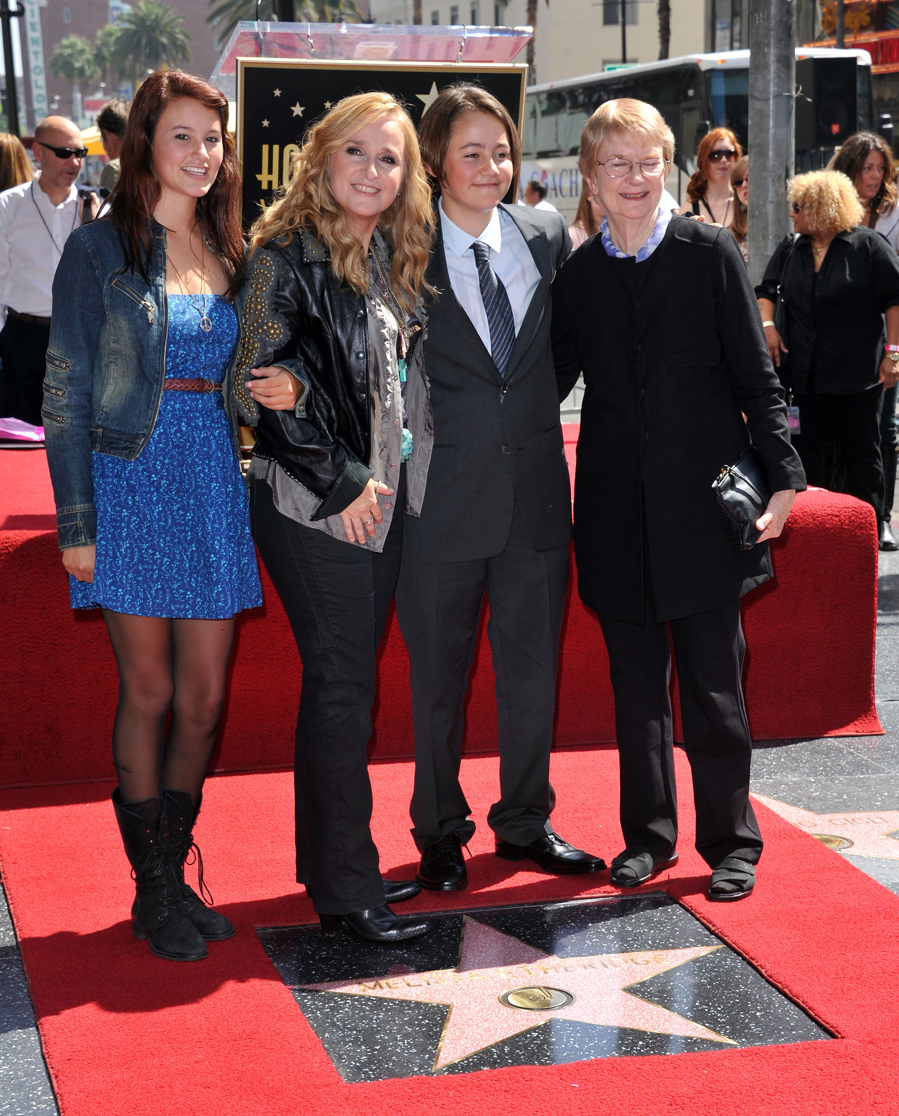 Melissa Etheridge with daughter Bailey, son Beckett, and mother Edna, posing during her Walk of Fame ceremony held at the Hard Rock Cafe in Hollywood on September 27, 2011 | Source: Getty Images