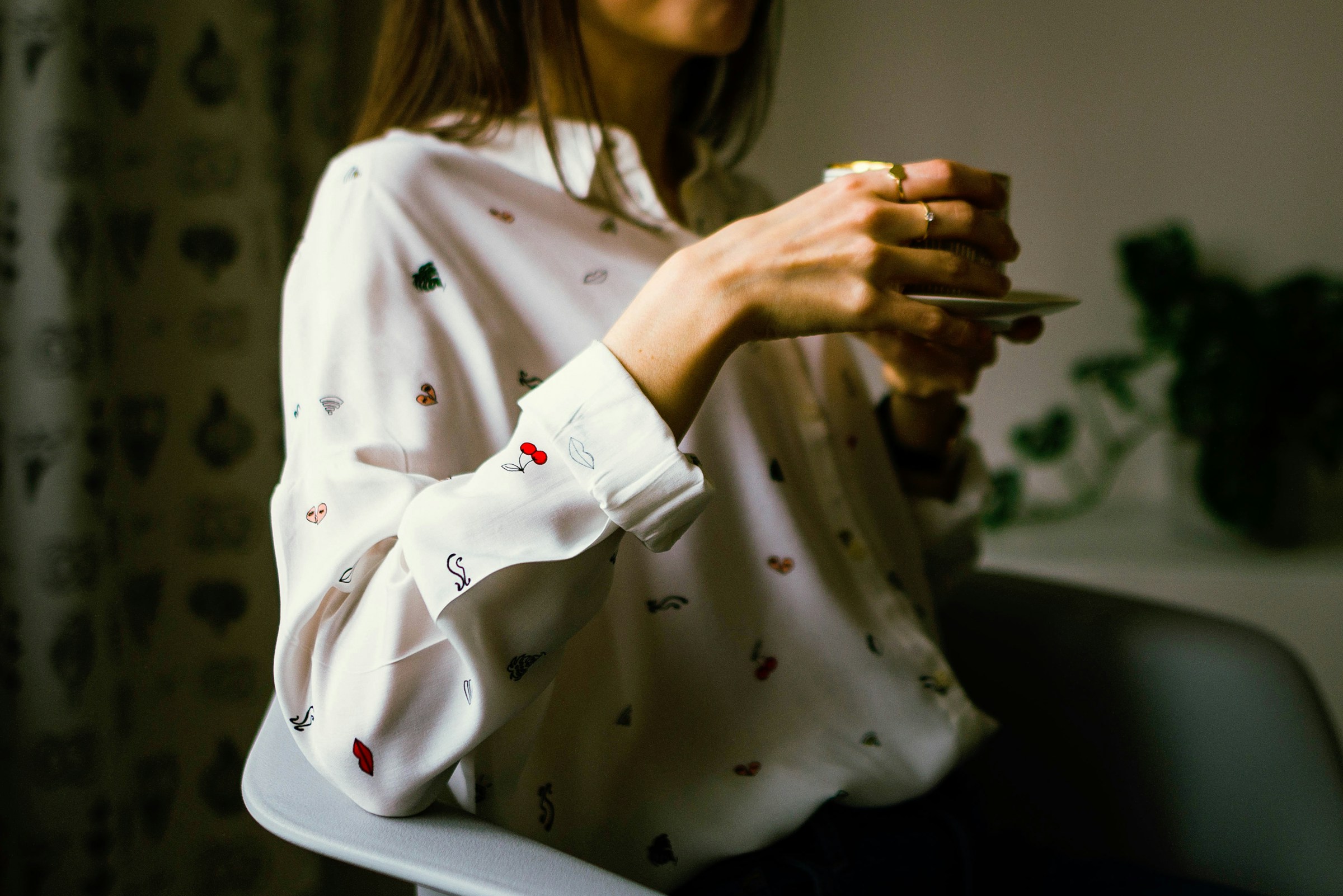 A woman drinking tea | Source: Unsplash