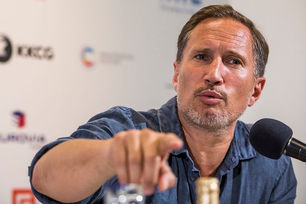 Der Schauspieler Benno Fuermann nimmt an einer Pressekonferenz teil, um den Film 'Heil' im Wettbewerb des 50. Internationalen Filmfestivals Karlsbad am 4. Juli 2015 in Tschechien zu präsentieren. (Foto von Matej Divizna) | Quelle: Getty Images