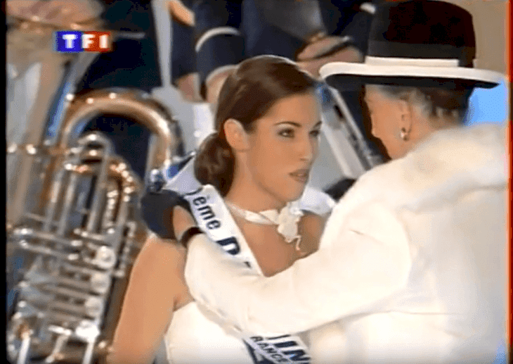 Ariane durant l'édition 2000 de Miss France l Source: youtube/Miss & Cie