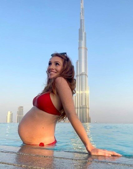 Georgina Fleur zeigt ihr Babybauch in dem 7. Monat der Schwangerschaft. I Quelle: instagram.com/georginafleur.tv