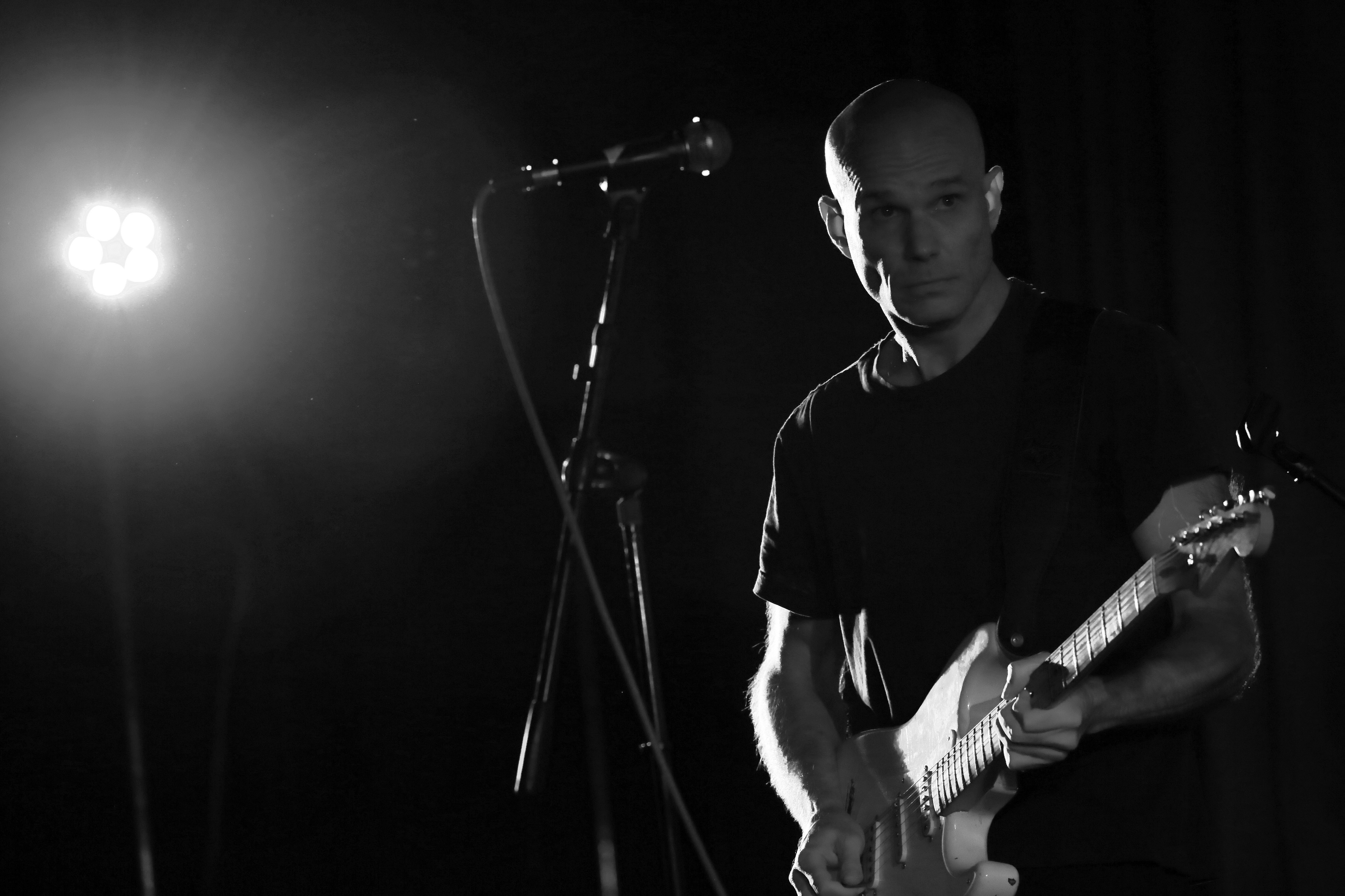 The actor sings and plays the guitar during the Twin Peaks UK Festival on October 7, 2017 in London, England | Source: Getty Images