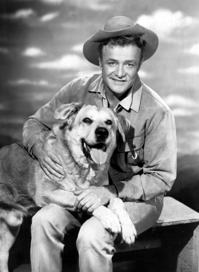 Brian Keith and Spike in "The Westerner" (1960) | Photo: Wikimedia Commons Images