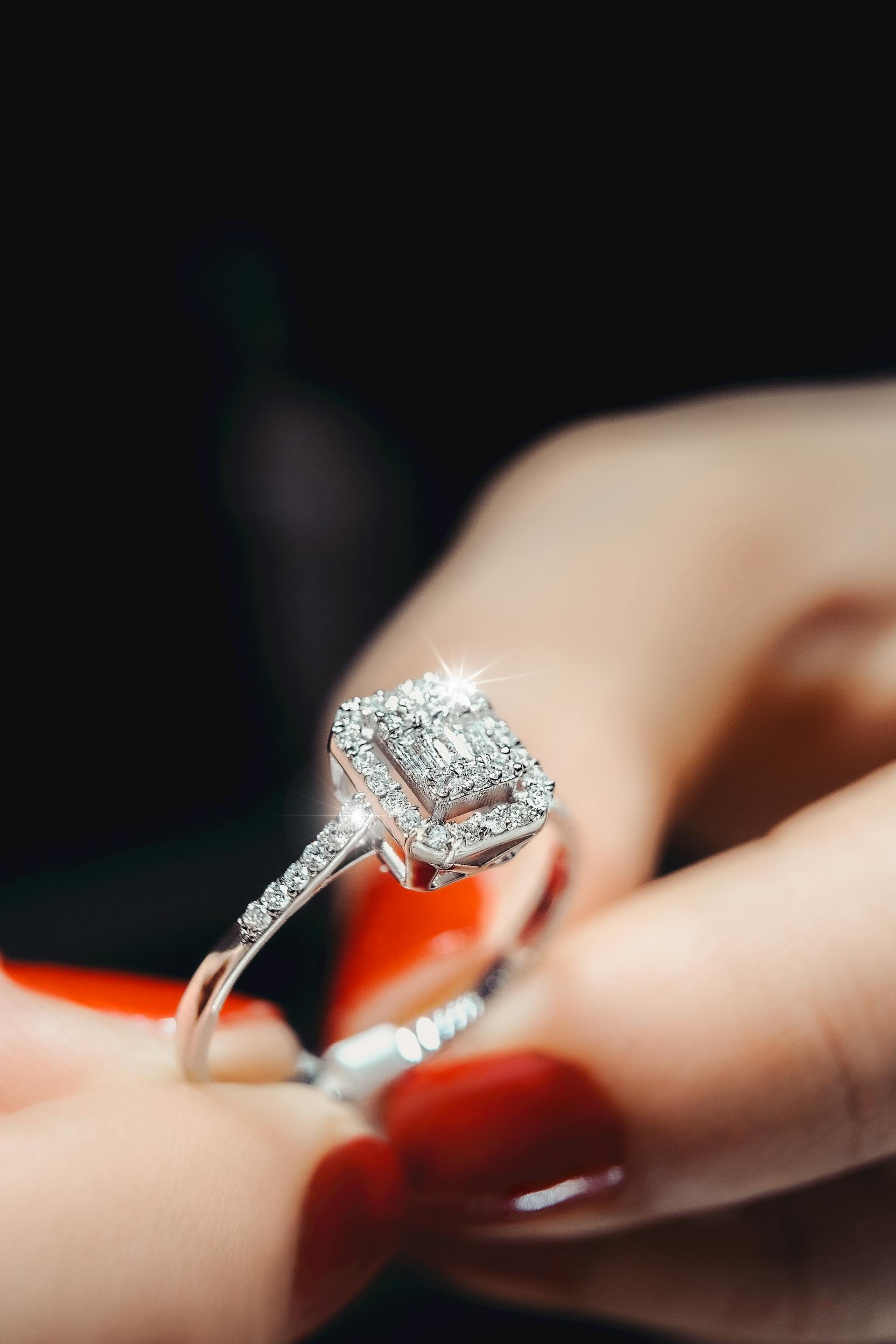 A woman holding a diamond ring | Source: Pexels