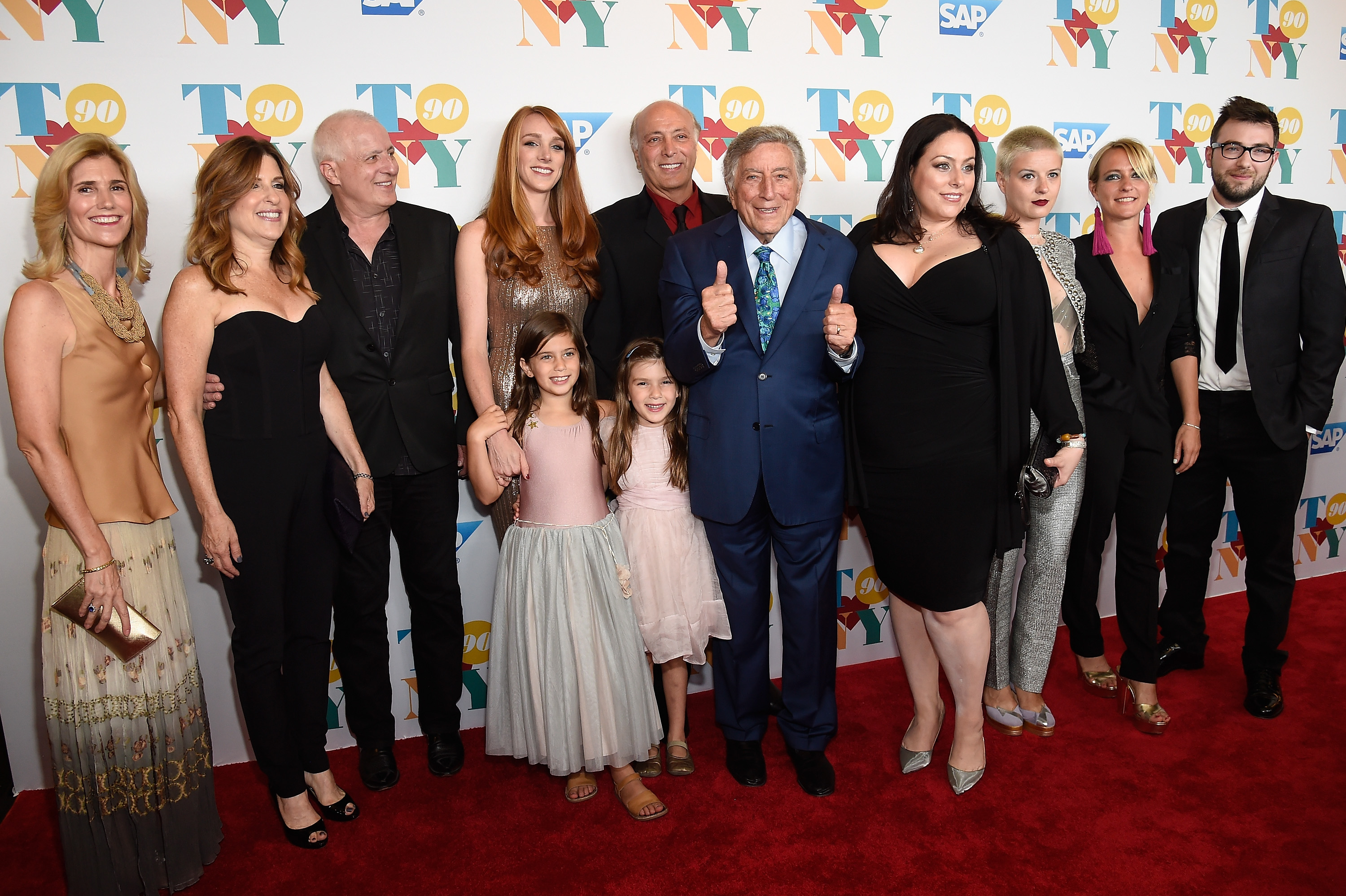 Tony Bennett with his wife Sandra Grant Bennett and their family at his 90th birthday celebration in New York City, 2016 | Source: Getty Images