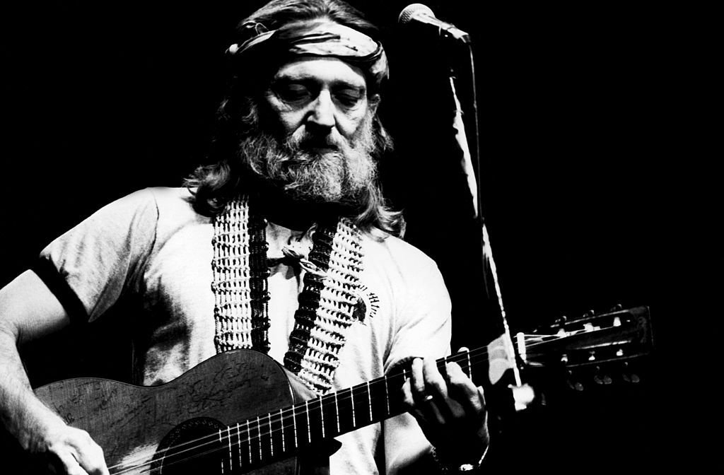 Legendary Outlaw Country singer  Willie Nelson performing on stage in 1978 | Source: Getty Images