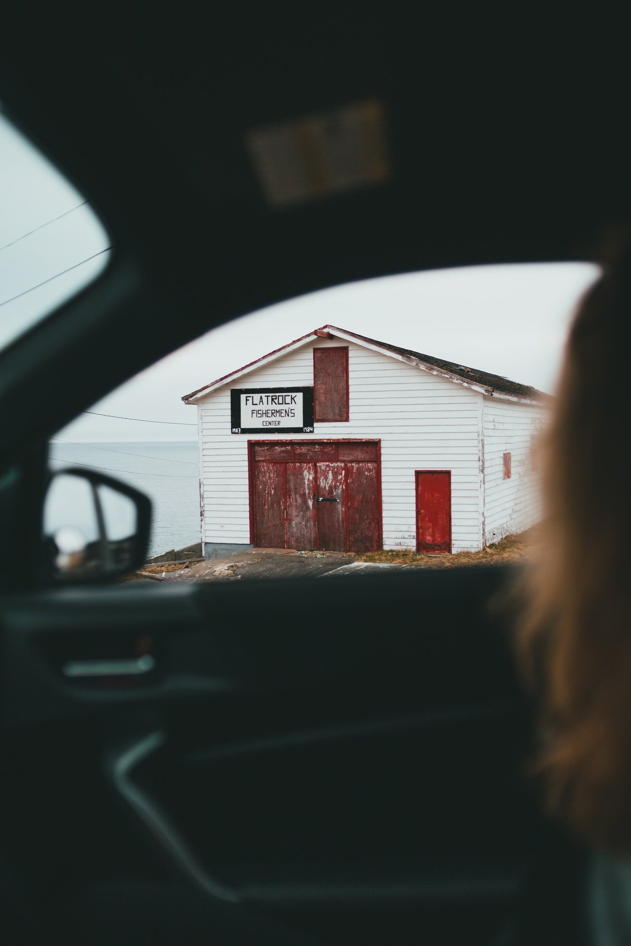 Rachel worried as they pulled up to Robert's neighborhood. | Source: Pexels