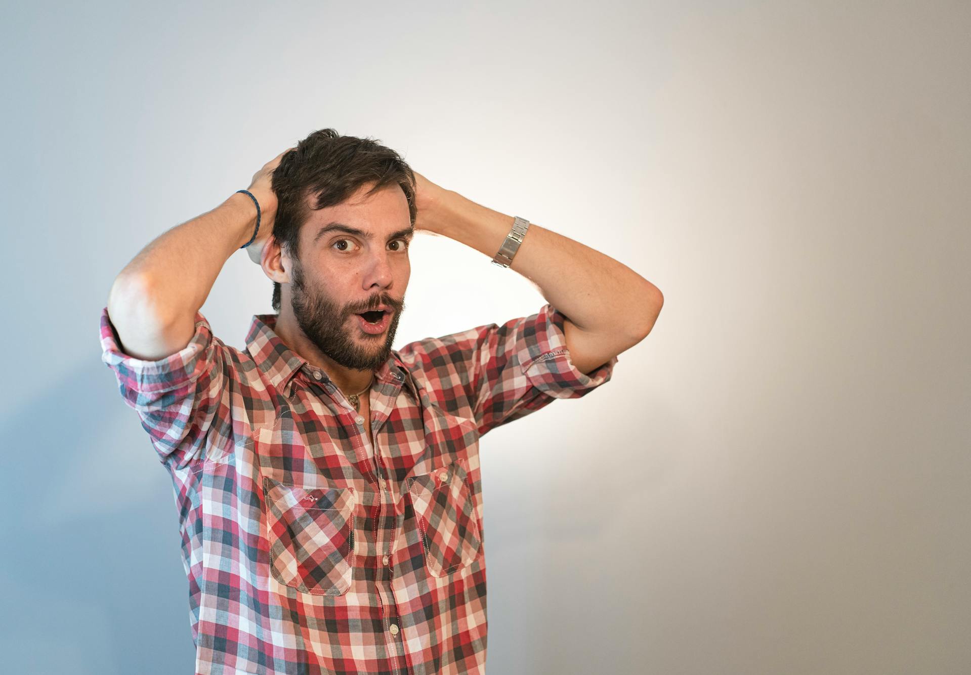 A shocked man holding his head | Source: Pexels
