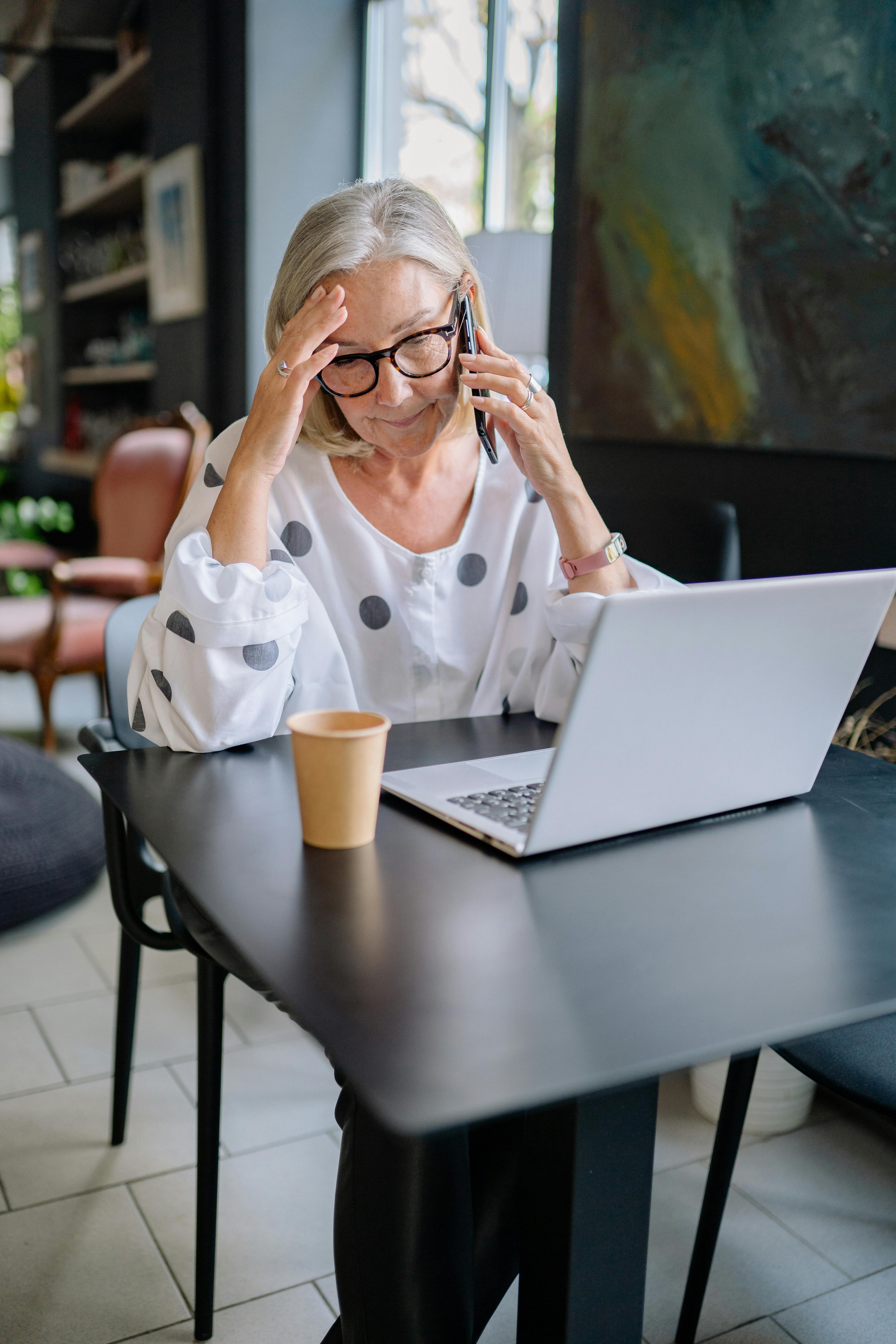 Elderly woman talking to her son | Source: Pexels