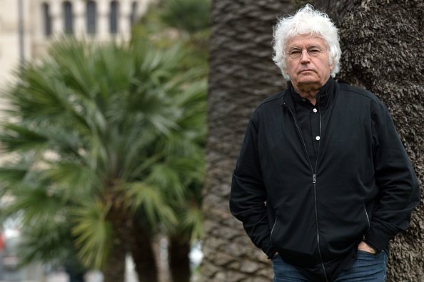 Jean-Jacques Annaud pose lors d'un photocall pour la promotion de son dernier film "Wolf Totem". |Photo : Getty Images