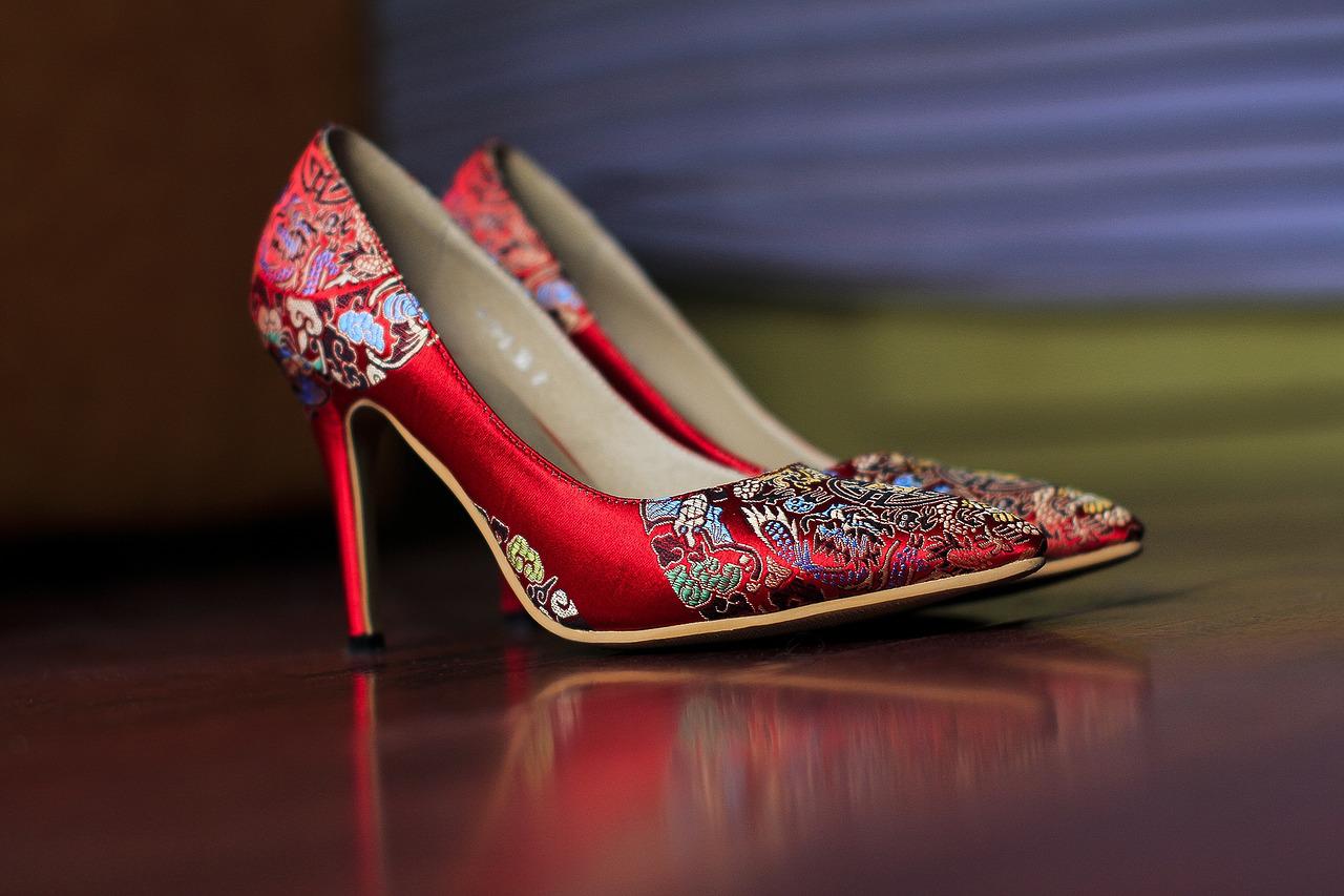 Eddie's mom found his red high heels in his wardrobe. | Source: Pixabay