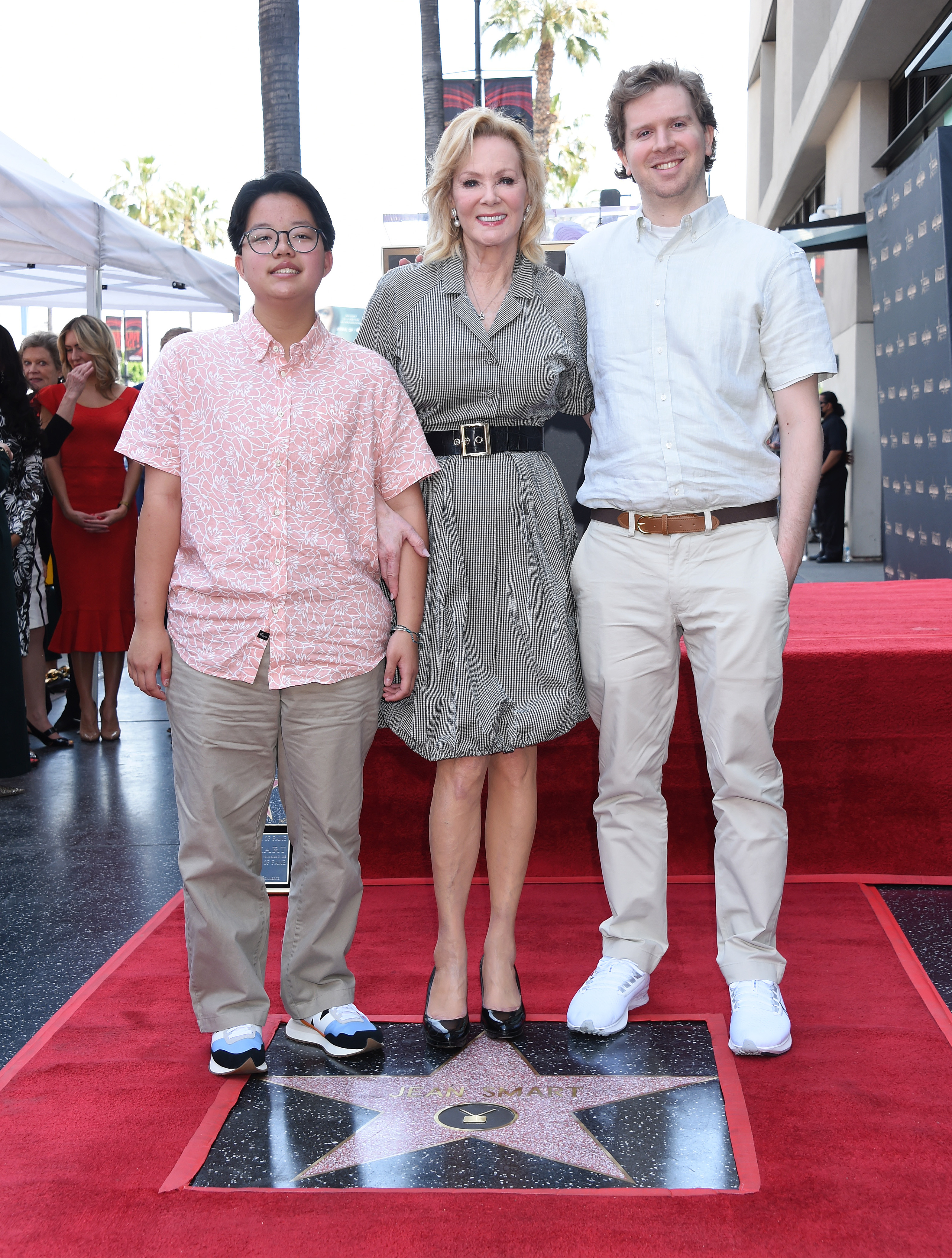 Jean Smart with Forrest and Douglas Gilliland pictured on April 25, 2022 | Source: Getty Images