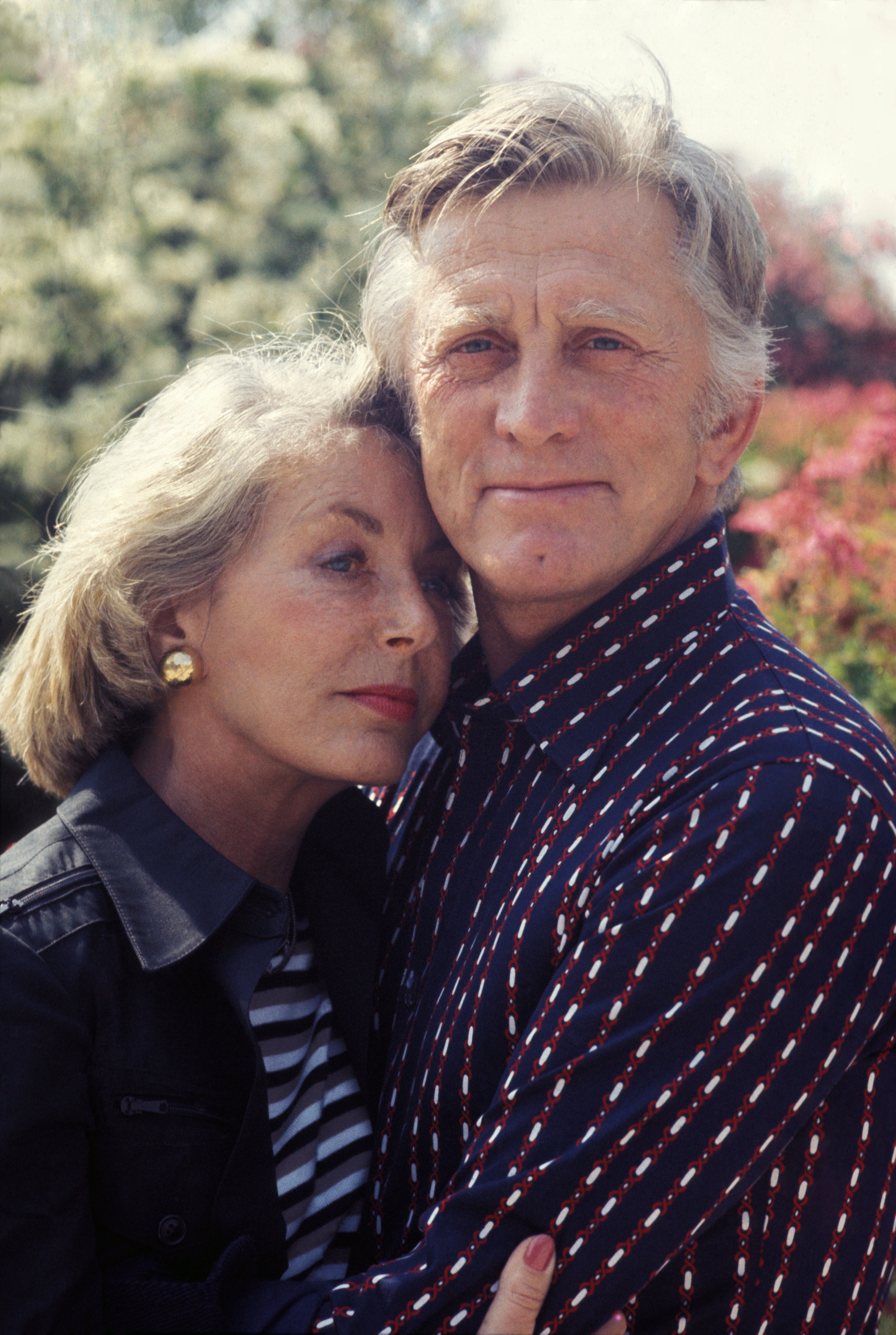 Kirk Douglas y Anne Buydens en Francia 1970. | Foto: Getty Images