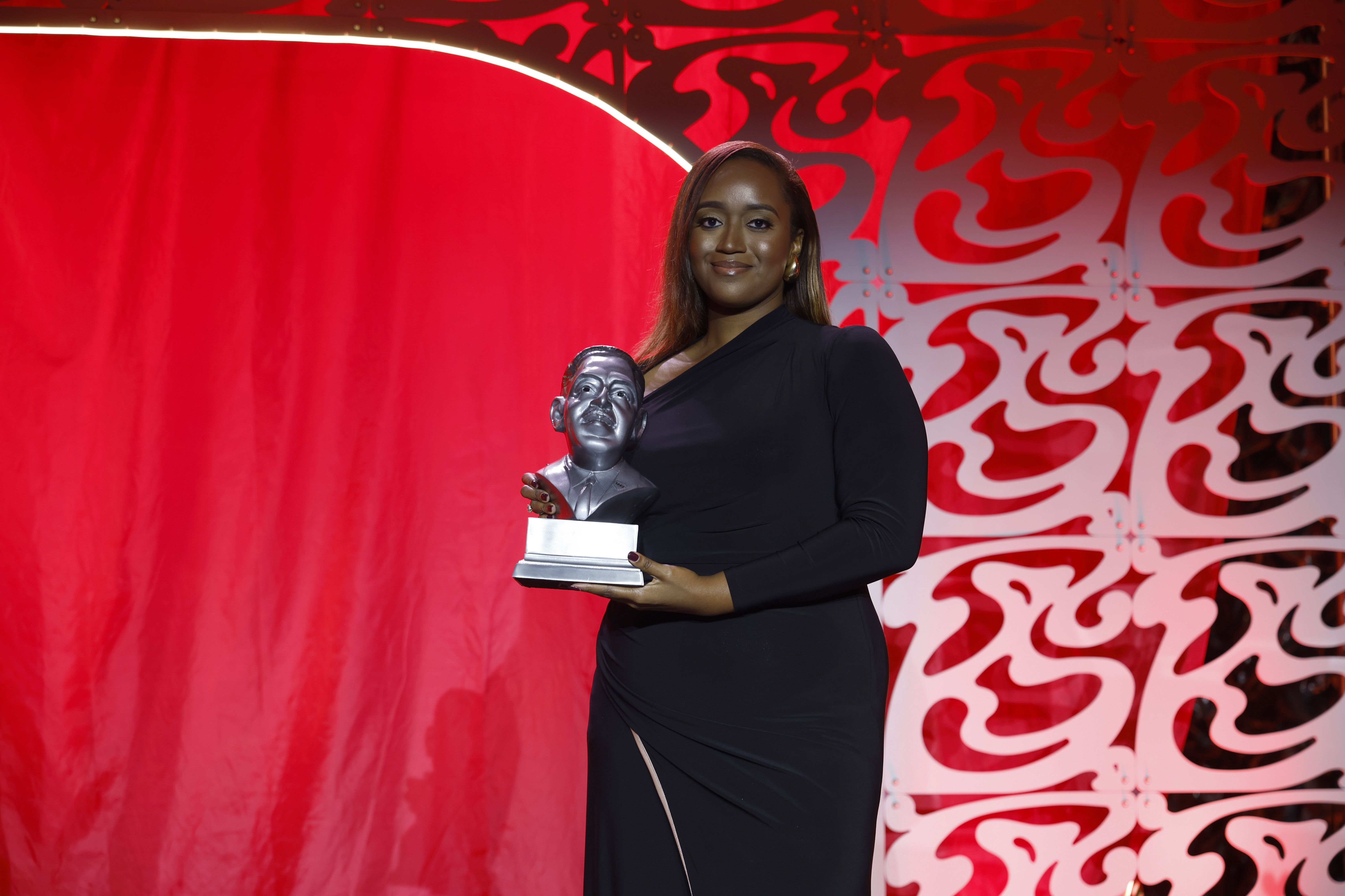 Taahirah O'Neal accepts Breaking Barriers Award on behalf of Shaquille O’Neal on September 23, 2023, in Washington, DC. | Source: Getty Images