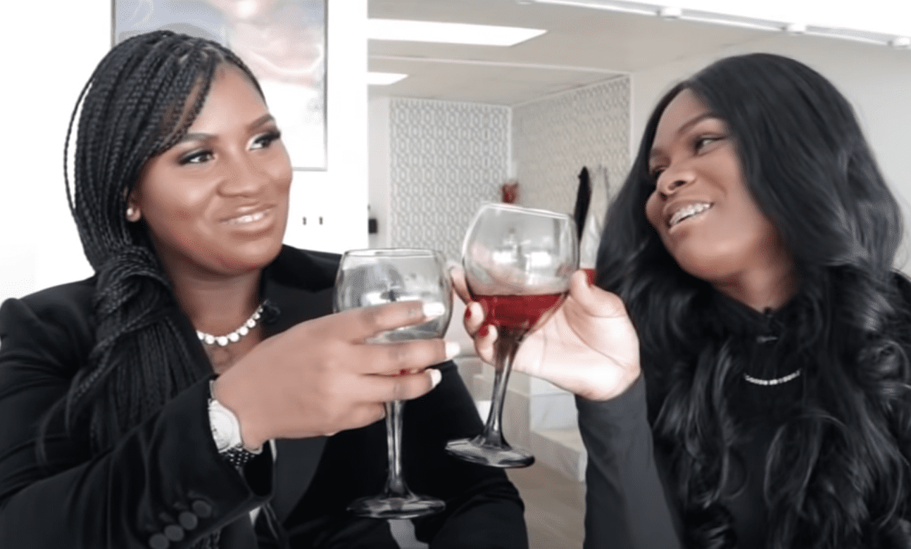 Best friends are happy and cheers after discovering that they are biological sisters | Photo: Youtube/6abc Philadelphia