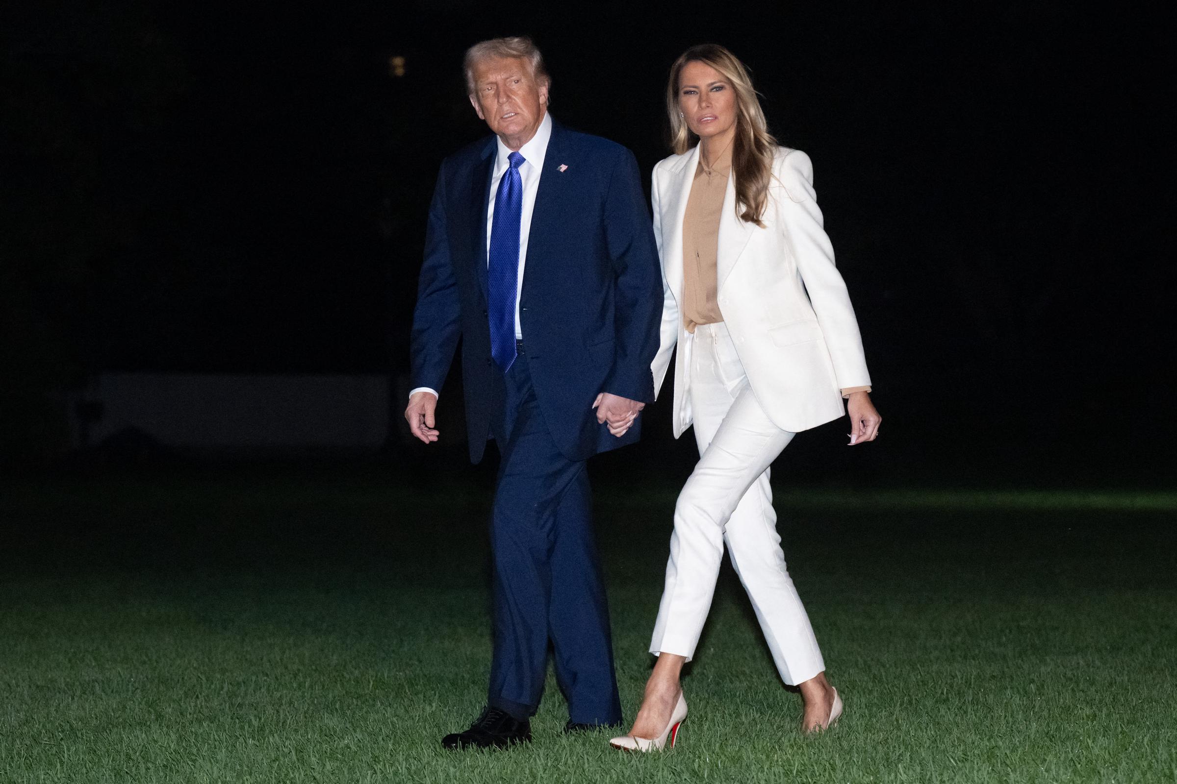 Donald and Melania Trump walking on the South Lawn of the White House. | Source: Getty Images