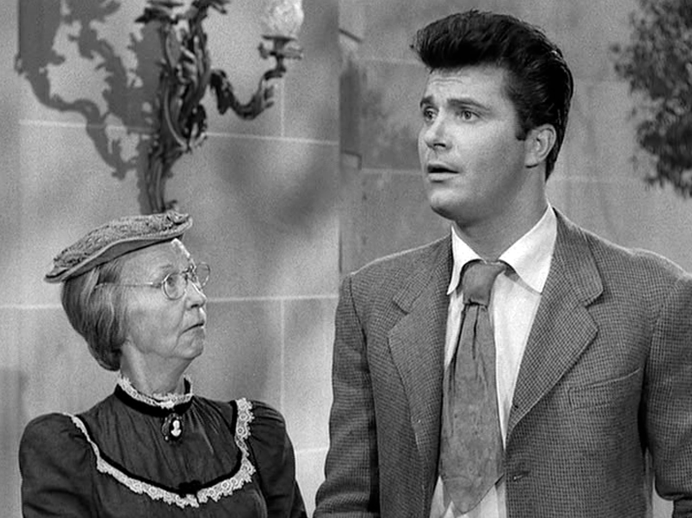 Irene Ryan as Daisy Moses and Max Baer Jr. as Jethro Bodine in "The Beverly Hillbillies" in Los Angeles, 1963. | Source: Getty Images