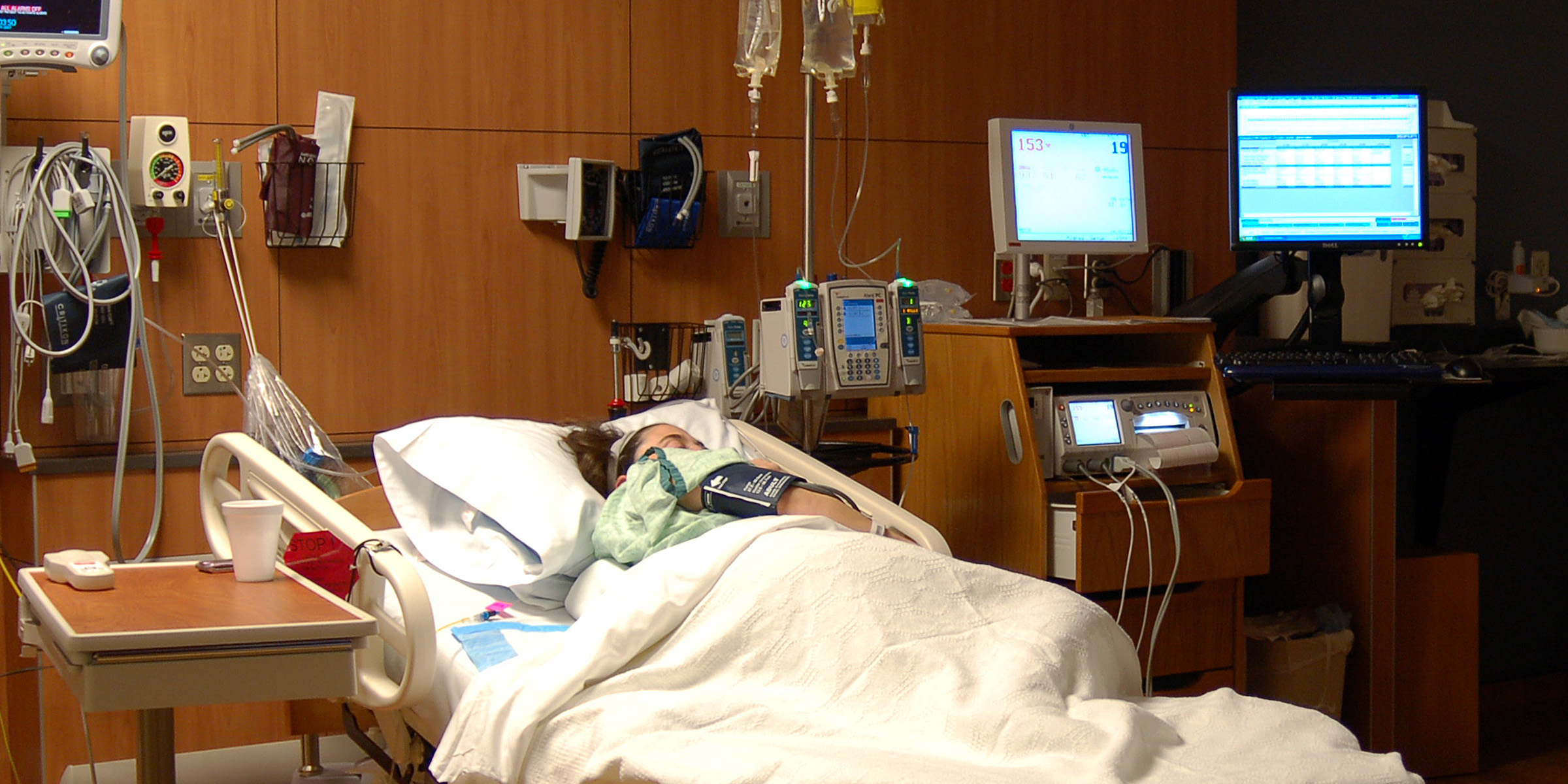 A woman in a hospital ward | Source: Flickr