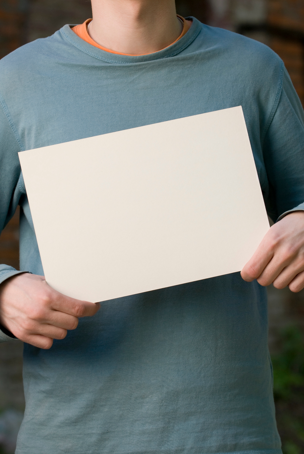 A man holding a sheet of paper | Source: Freepik