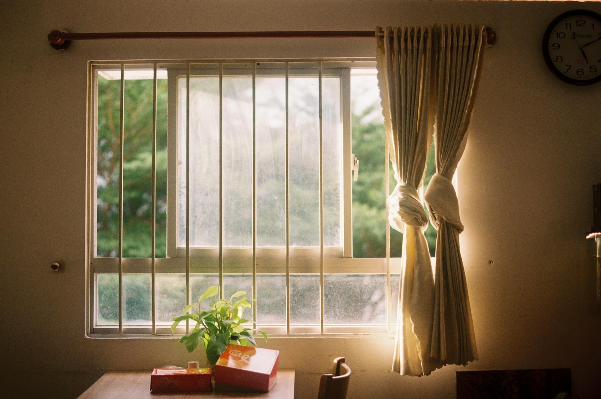 A window in a room | Source: Pexels