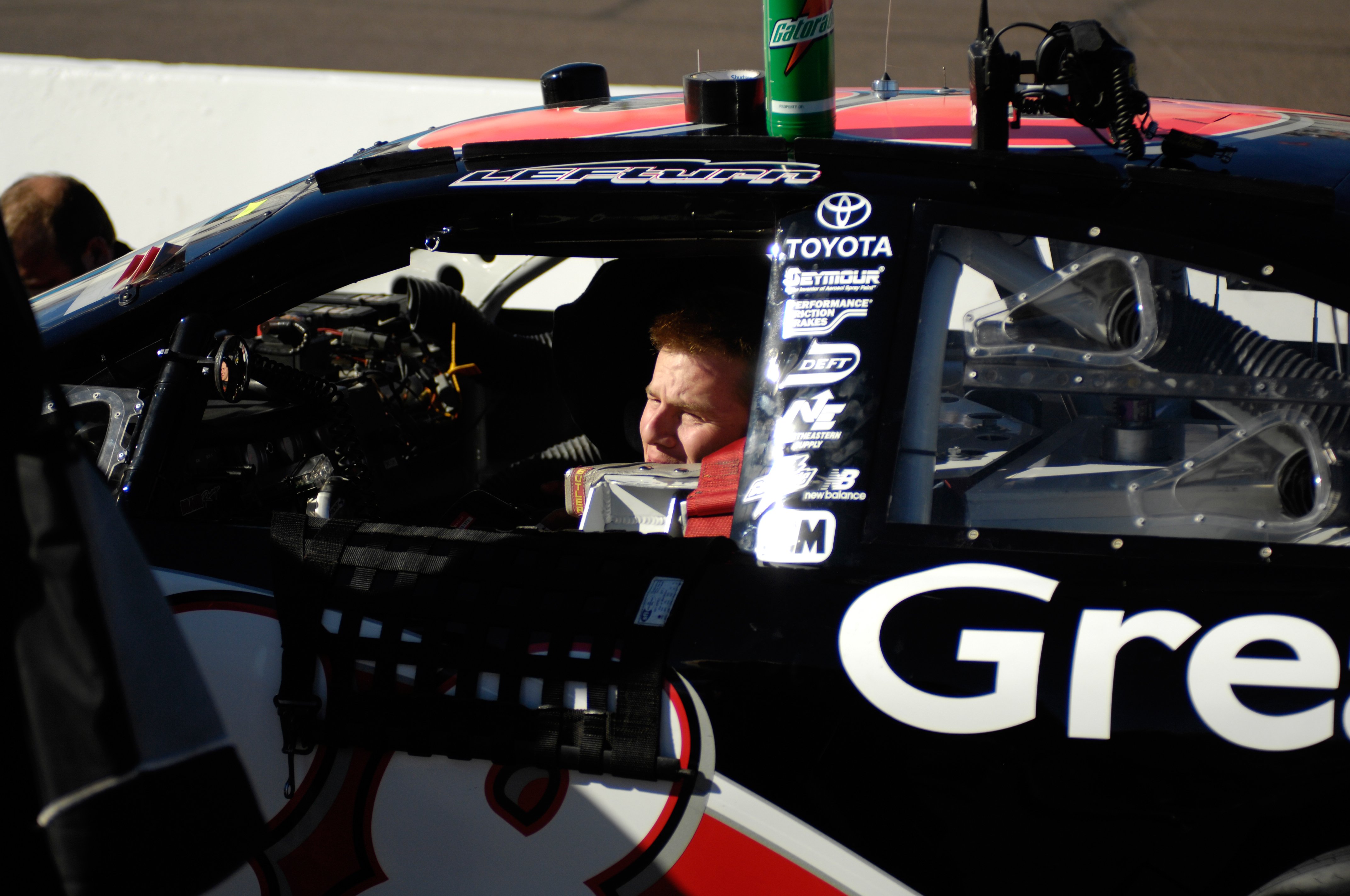 Jason Leffler at the NASCAR Nationwide Series race at the Phoenix International Raceway on November 7, 2008 in Avondale, Arizona | Photo: Shutterstock