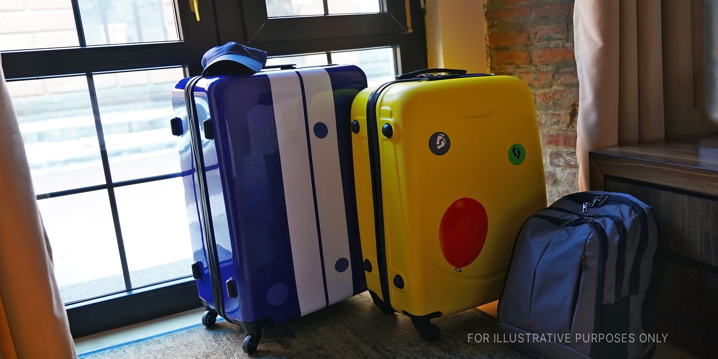 Three suitcases placed near entrance to house | Source: Shutterstock