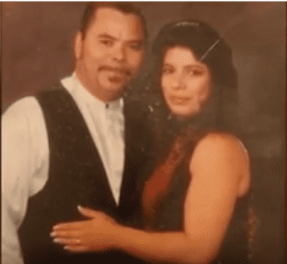 Tina y su esposo algunos años atrás. | Imagen: YouTube / UK News Tina y su esposo algunos años atrás. | Imagen: YouTube / UK News