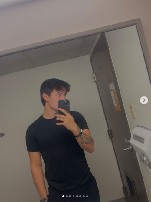 Collin has an active social media presence to share updates with his followers. In this photo, he posed for a mirror selfie on February 28, 2026. | Source: Instagram/collingosselin1