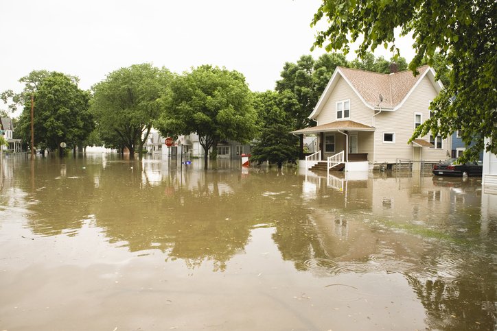 Bild eines überfluteten Wohngebiets | Quelle: Getty Images