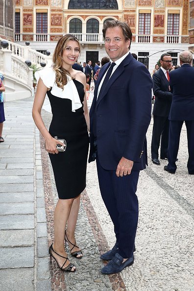Michael Weatherly et son épouse Bojana Jankovic assistent au cocktail du 57e Festival de télévision de Monte Carlo au Palais de Monaco le 18 juin 2017, à Monte-Carlo, Monaco.  |  Source : Getty Images.