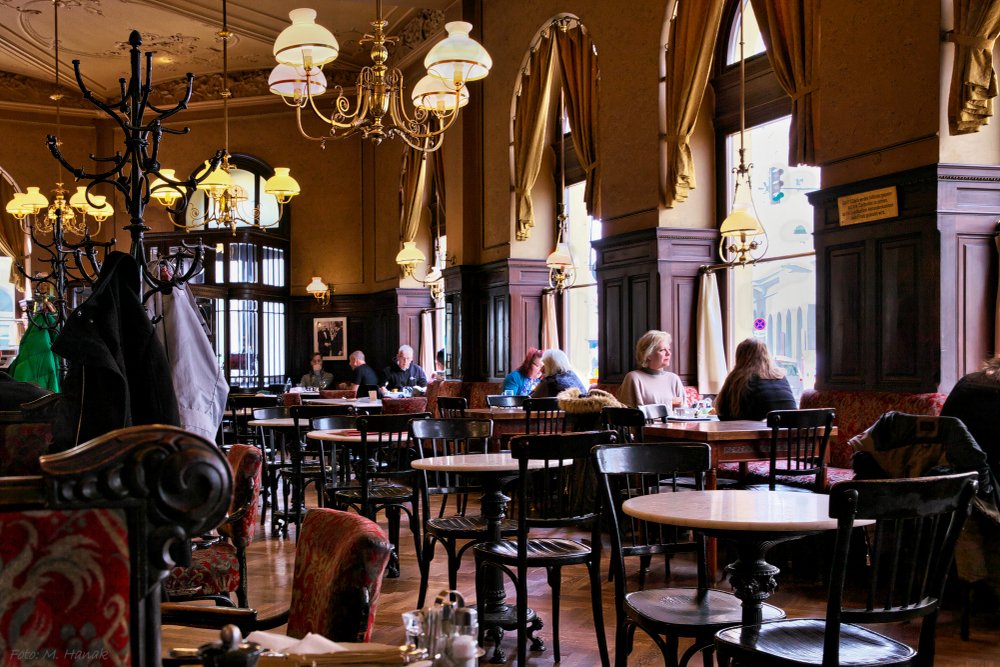 A photo of a coffee house | Photo: Shutterstock
