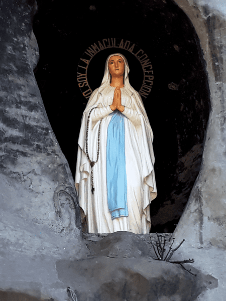 Estatua de Nuestra Señora de Lourdes. | Foto: Wikimedia Commons Estatua de Nuestra Señora de Lourdes. | Foto: Wikimedia Commons