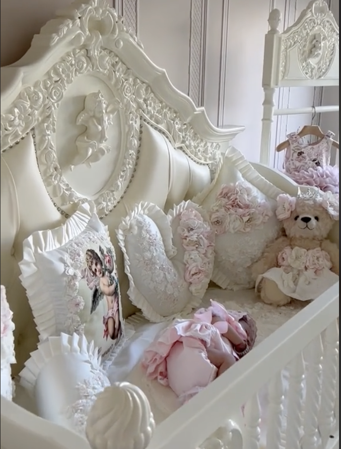 Queenianna Howard's crib seen in a TikTok video dated October 18, 2023 | Source: tiktok.com/@florentinahoward1