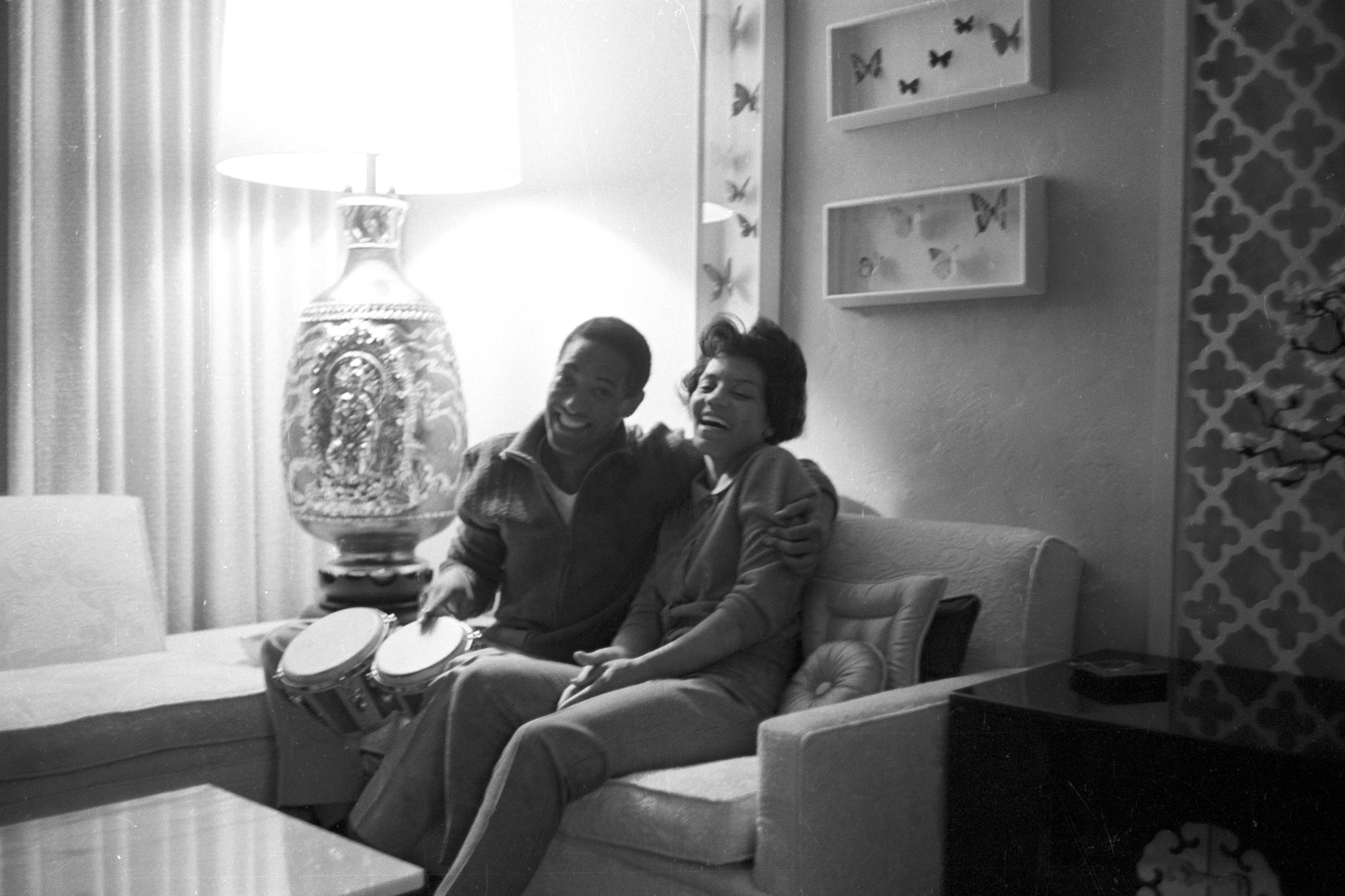 Sam and Barbara Cooke on November 30, 1960, in Los Angeles, California | Source: Getty Images