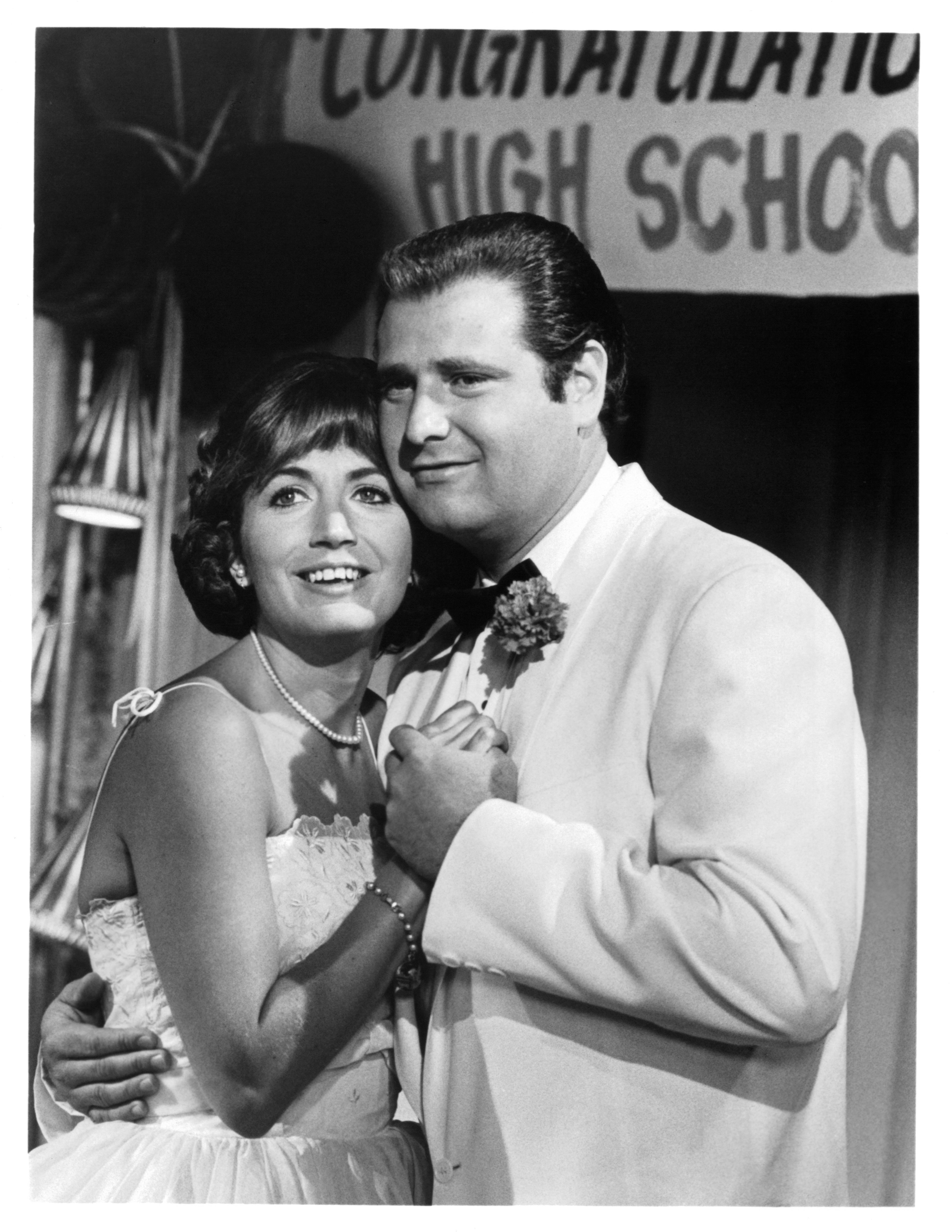 Penny Marshall and Rob Reiner in the movie "More Than Friends" in 1978 | Source: Getty Images