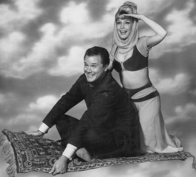 Publicity photo of Larry Hagman and Barbara Eden from "I Dream of Jeannie" | Wikimedia Commons