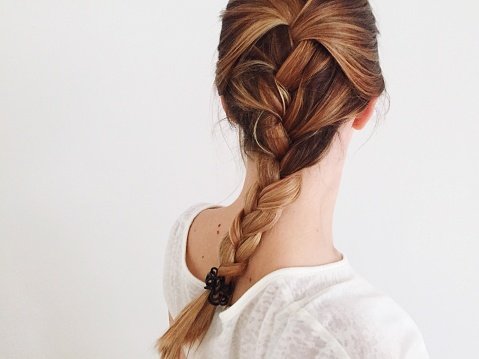 Une femme avec des cheveux tressés . | Photo : Getty Images