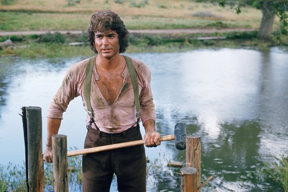 Michael Landon am Set von "Unsere kleine Farm" | Quelle: Getty Images