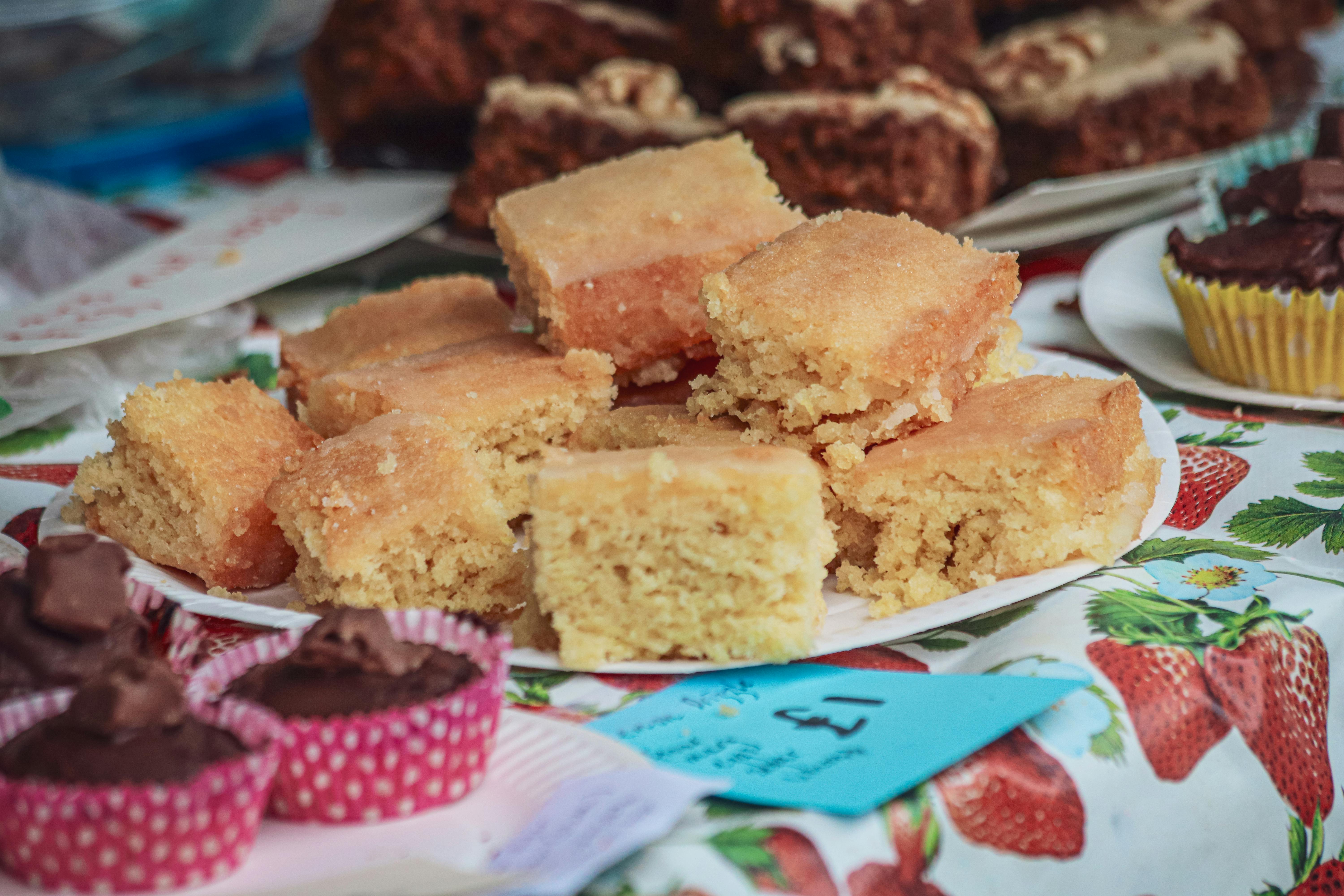 A plate with cornbread | Source: Pexels