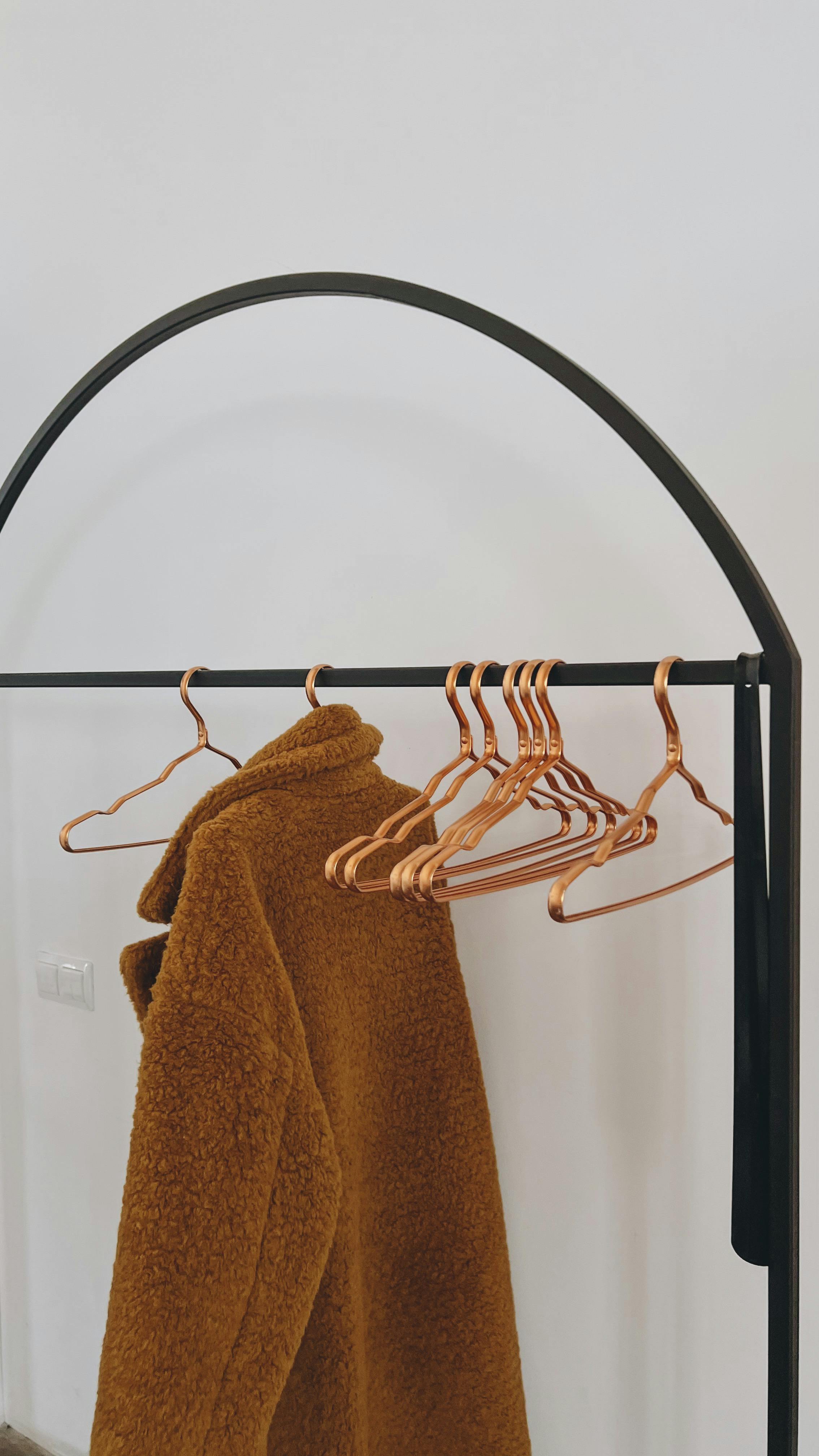 A coat hanger | Source: Pexels