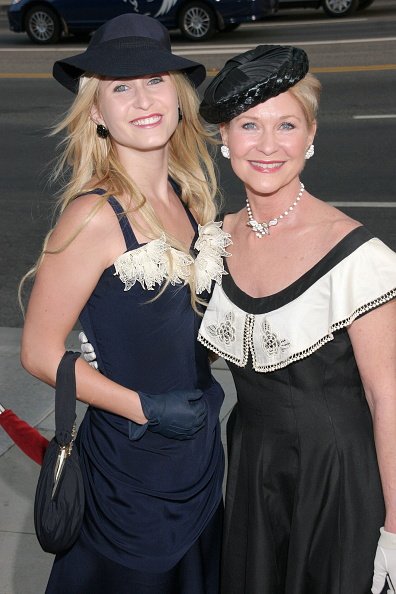 Dee Wallace and and her daughter Gabrielle at the Academy Theatre in Beverly Hills, United States on September 07, 2006. | Photo: Getty Images
