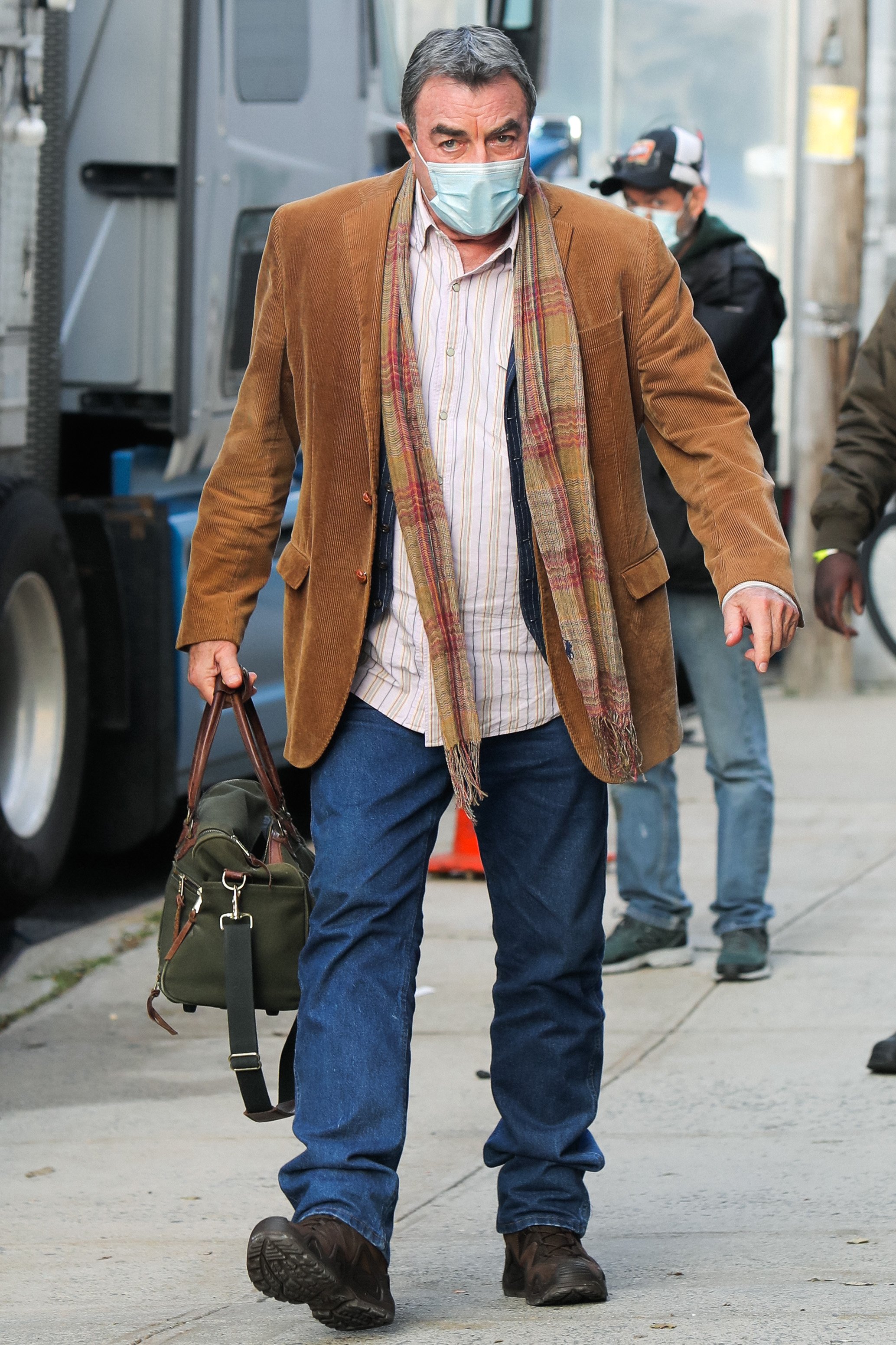 Tom Selleck en el set de filmación de la serie de televisión "Blue Bloods", el 20 de octubre de 2020 en Nueva York. | Foto: Getty Images
