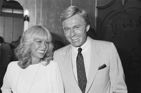 Loretta Swit and Dennis Holahan in London on June 6, 1984 | Source: Getty Images