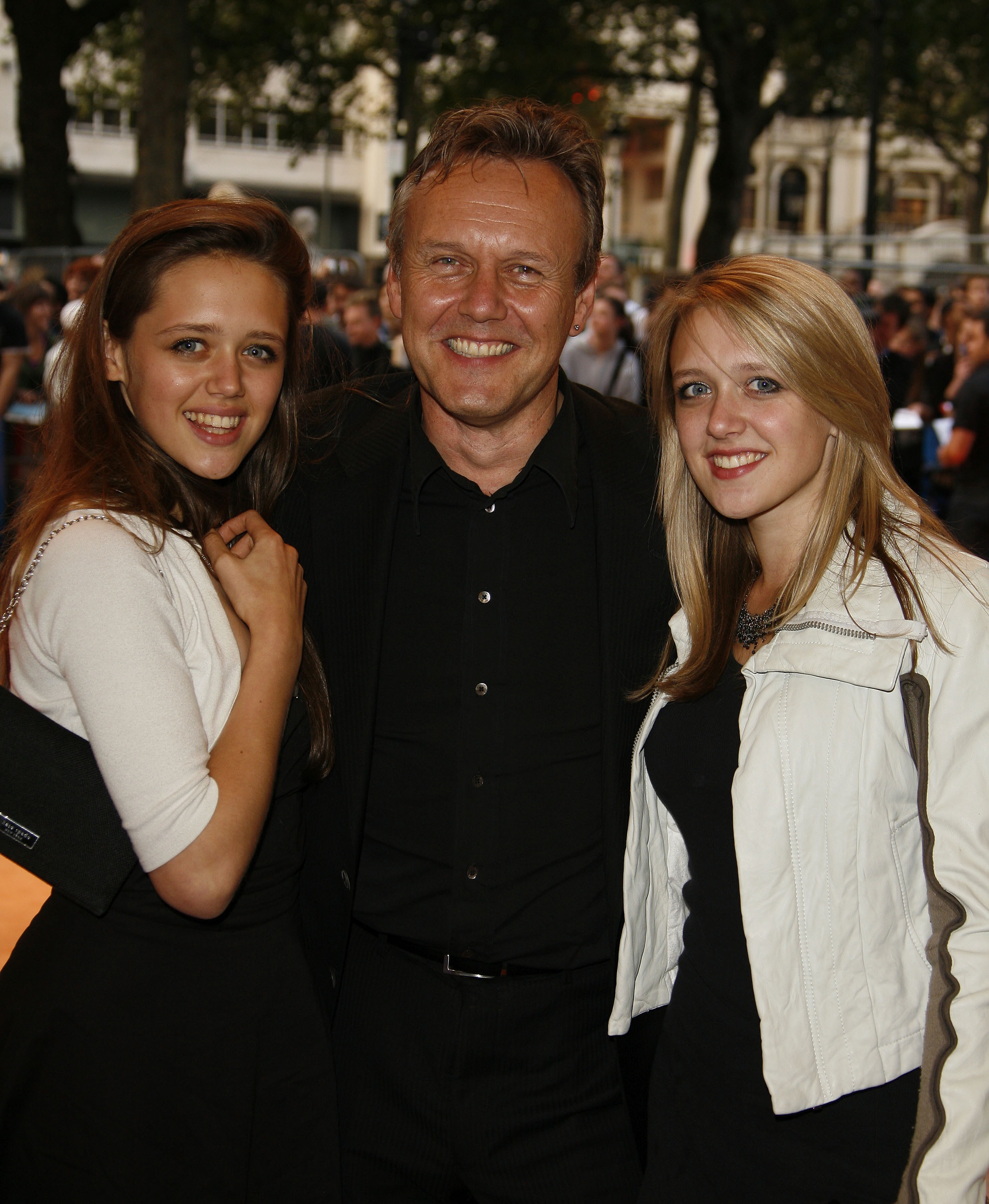 Anthony Head poses with his daughters, Emily Head and Daisy Head, at the premiere of "Run, Fat Boy, Run" at the Odeon West End in London, England, on September 3, 2007. | Source: Getty Images