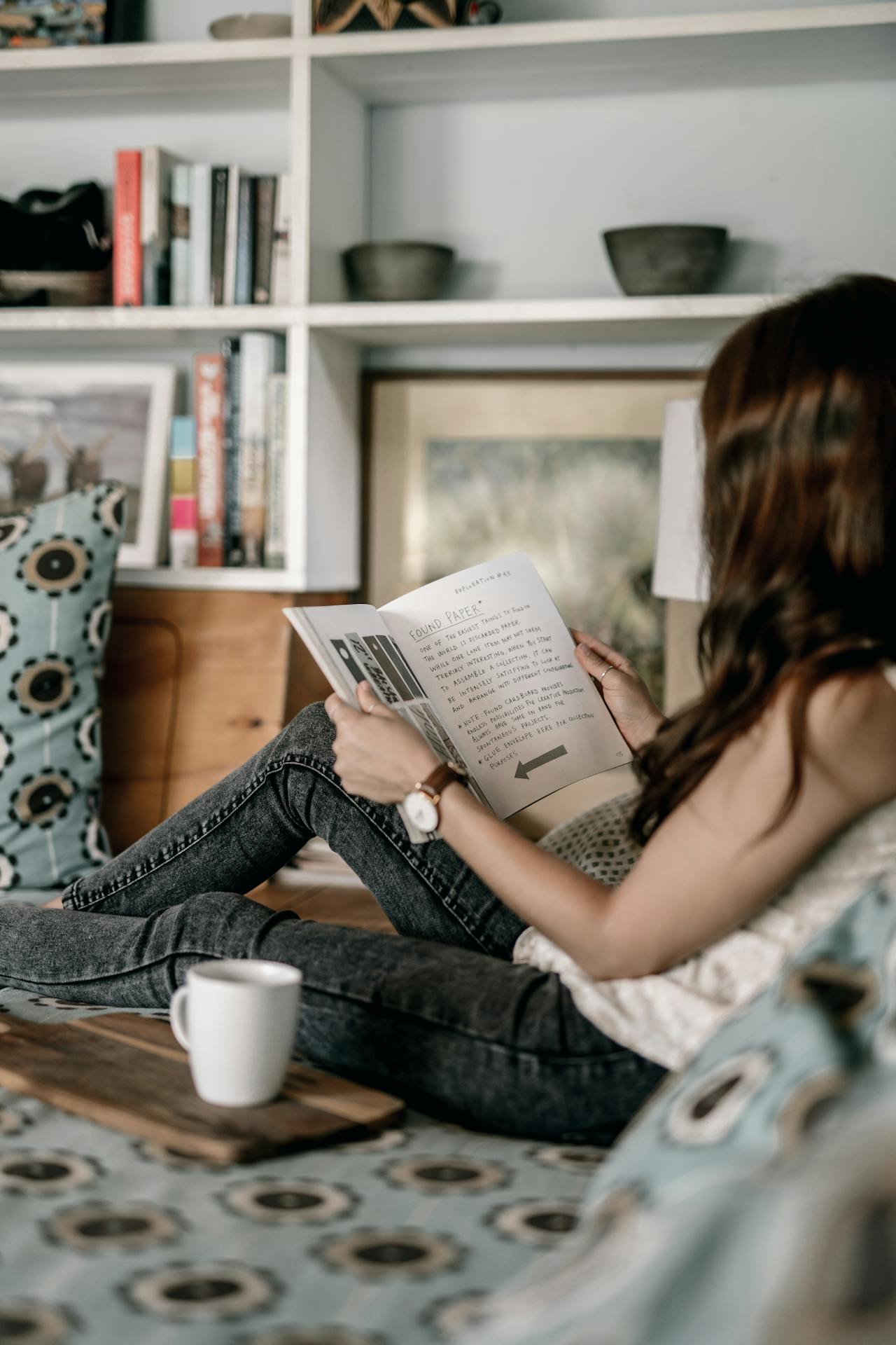 A young woman reading a book | Source: Pexels