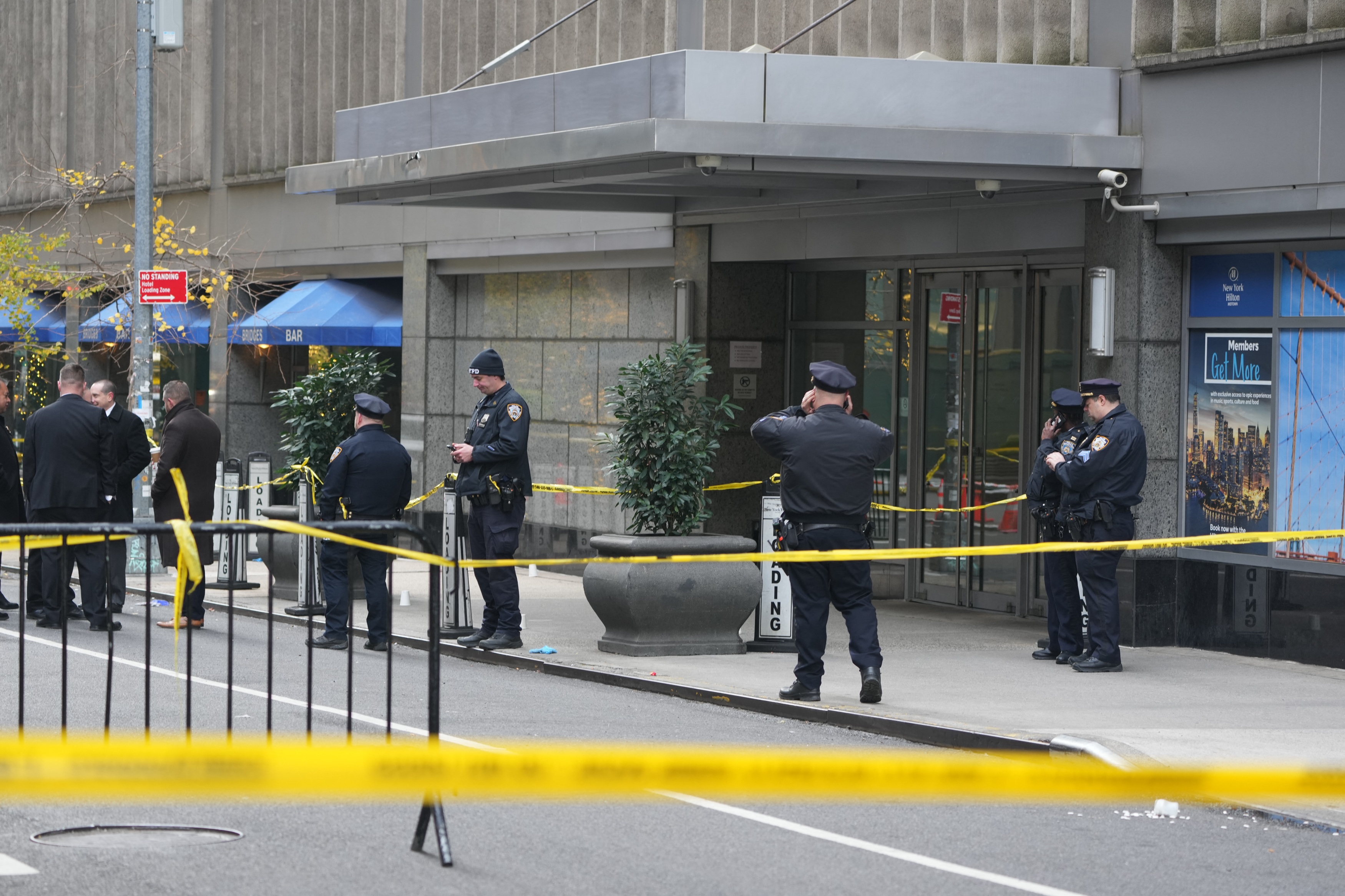 Police respond as CEO of UnitedHealthcare Brian Thompson, 50, was shot as he entered the New York Hilton after 6:45am in New York, on December 4, 2024 | Source: Getty Images